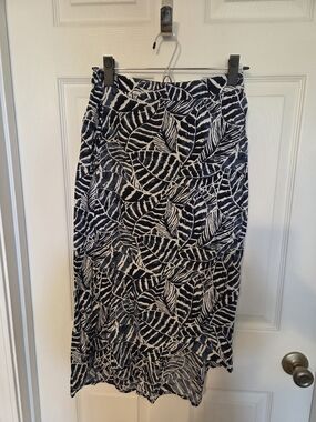 H&M Navy and White Asymmetrical Leaf-Print Skirt